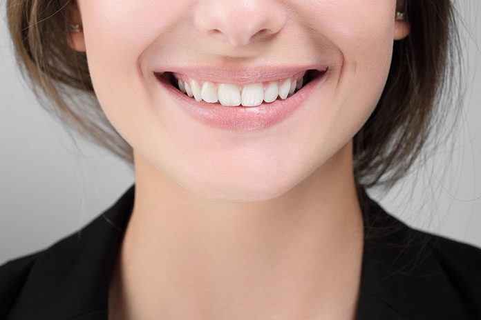 Jak szybko i skutecznie zwalczyć kamień na zębach?