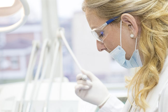 Usuwanie zębów mlecznych