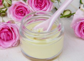 Czy warto stosować serum z kwasem hialuronowym?